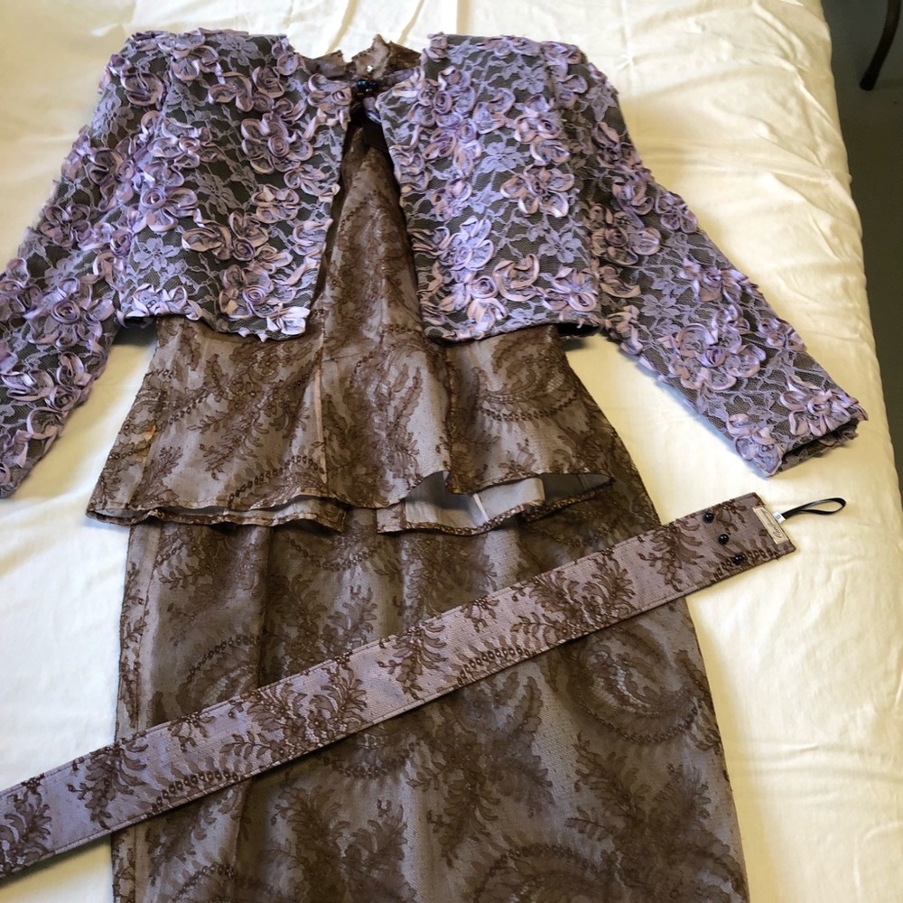 Vintage Peggy Jennings 4 piece lace & silk suit